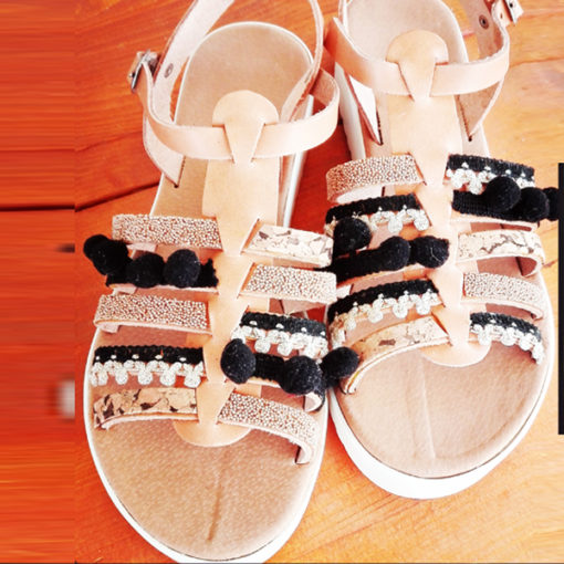 Σανδάλια Δερμάτινα Boho Style Δίπατα με Μαύρο Πομ-Πον και Nude Αποχρώσεις