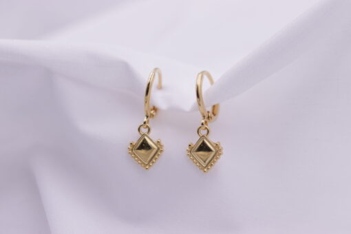 Golden hooks with golden element
