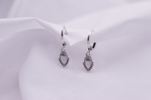 Silver hooks with silver element