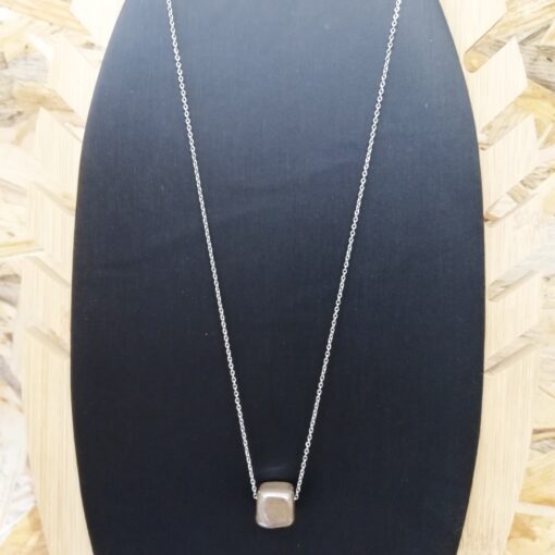 Chain silver necklace brown bead