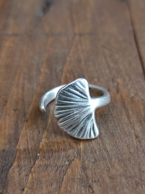 Whale tail silver ring