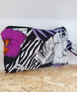 Νεσεσέρ με μωβ λουλούδια