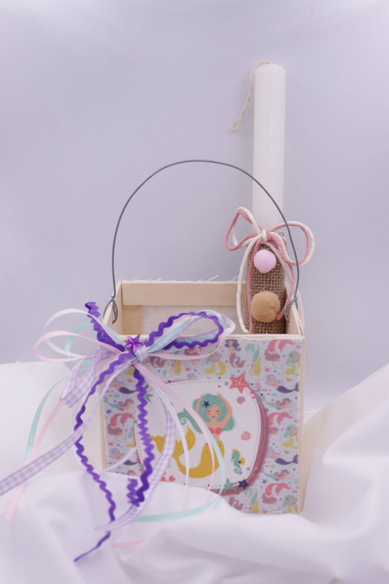 Πασχαλινό σετ με χειροποιήτη λαμπάδα και ξύλινο φαναράκι με σχέδιο Mermaid