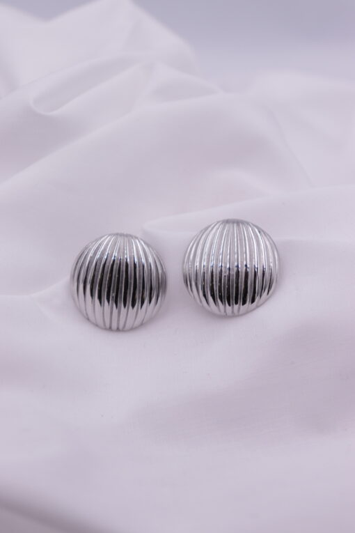 Button silver σκουλαρίκια